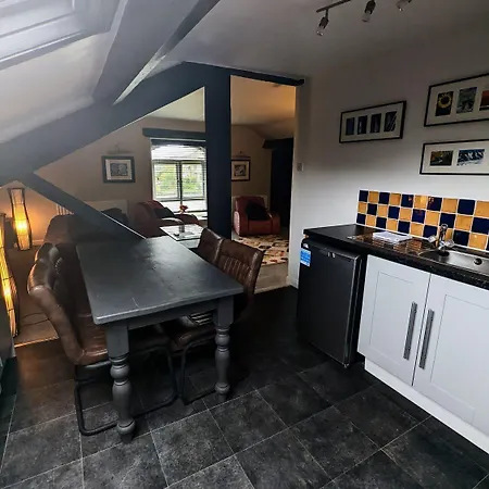 Hotel The Eagle And Child 3*