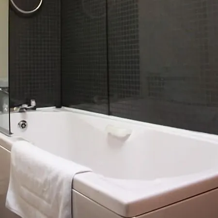 Hotel The Eagle And Child 3*