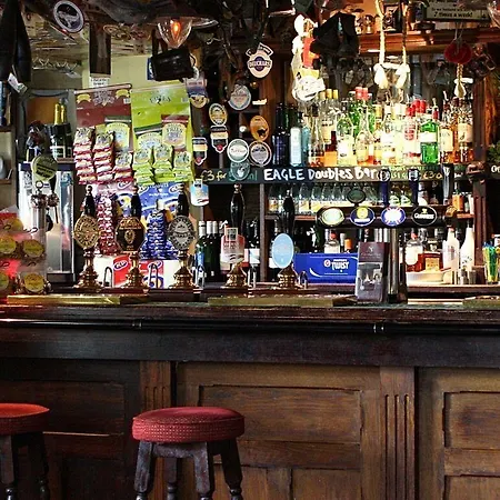 The Eagle And Child ホテル