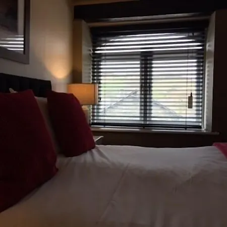 The Eagle And Child Hotel 3*